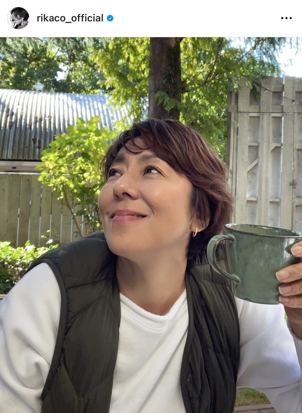 おしゃれな朝のコーヒータイムショットを公開したRIKACO（RIKACOのインスタグラムより）