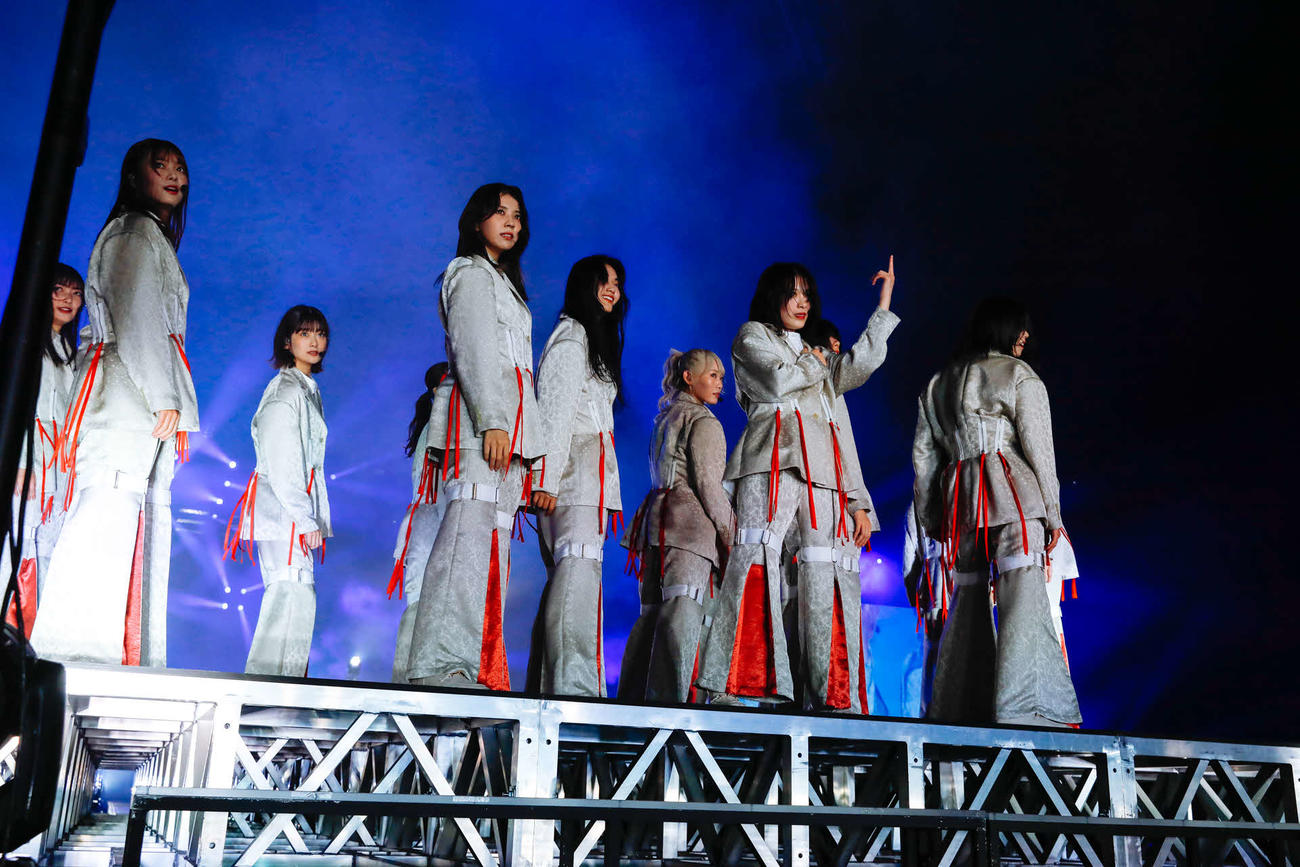 全国ツアー千秋楽公演を行った櫻坂46