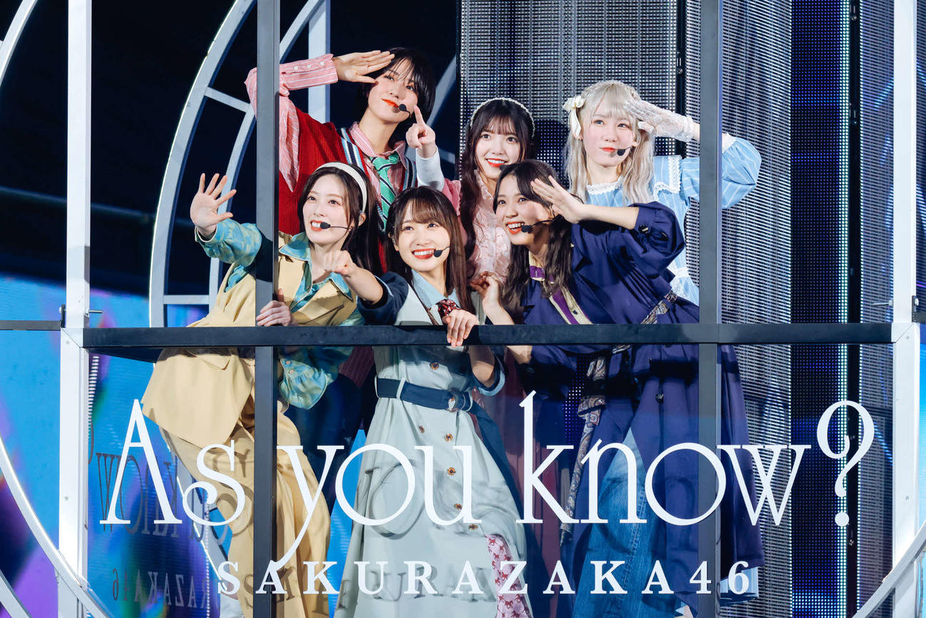 全国ツアー千秋楽公演を行った櫻坂46。中央下は菅井友香