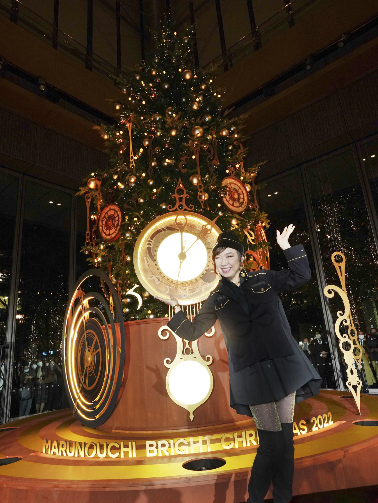 東京・丸ビルのクリスマスツリー点灯式を行った松任谷由実
