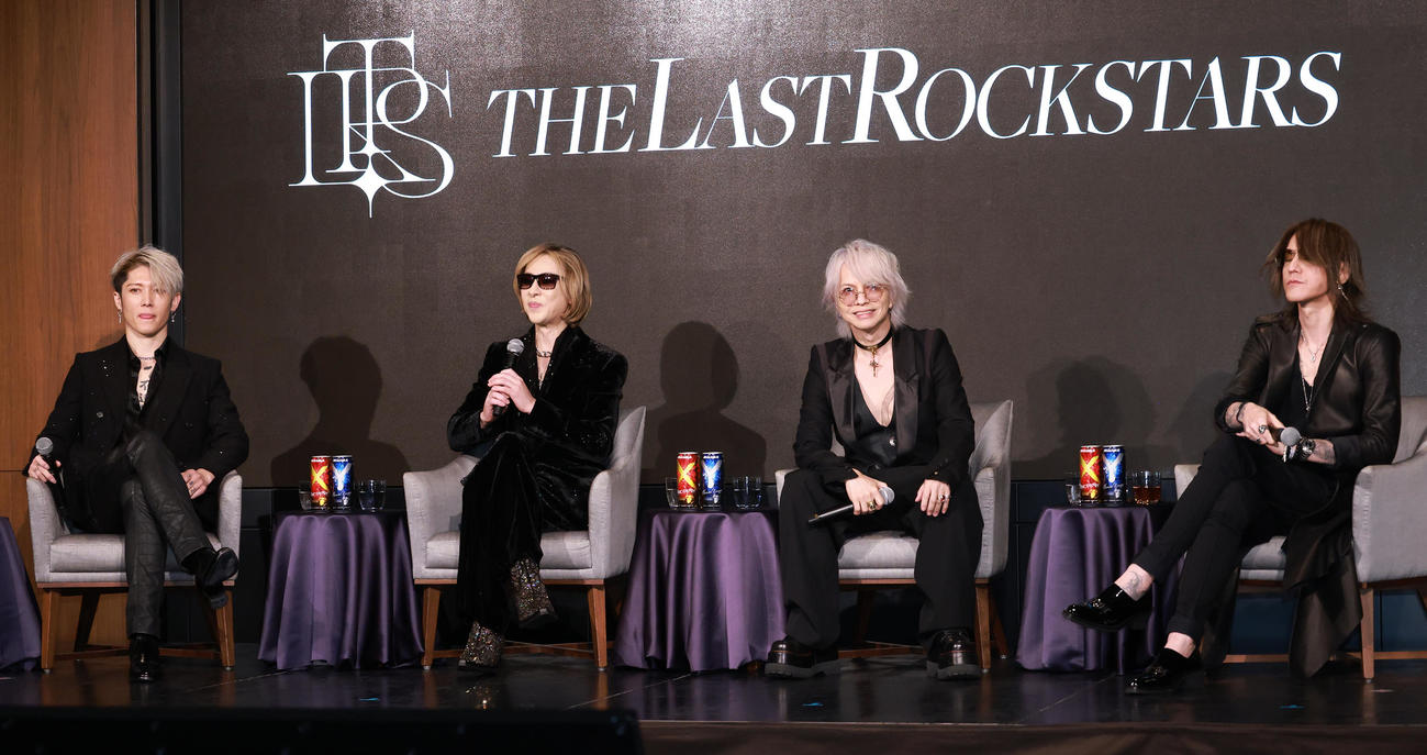 新グループ「THE LAST ROCKSTARS」の発表会見を行った、左からMIYAVI、YOSHIKI、HYDE、SUGIZO（撮影・中島郁夫）