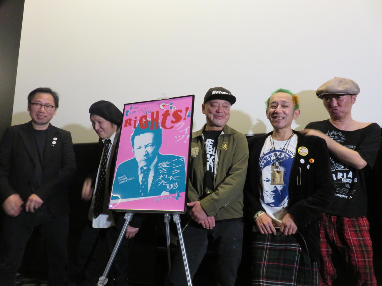 映画「RIGHTS！パンクに愛された男」公開初日舞台あいさつ。（右から）小沢一敬、Go！、仲野茂、カズキ、小島淳二監督