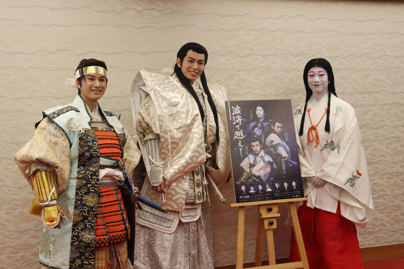 取材に応じた3人。左から嶋崎斗亜、影山拓也、中村壱太郎（撮影・竹本穂乃加）