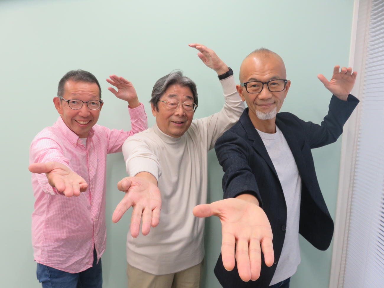 トークライブショー「らじお　de Show」を開いた、左から松本秀夫、高嶋ひでたけ、上柳昌彦アナウンサー