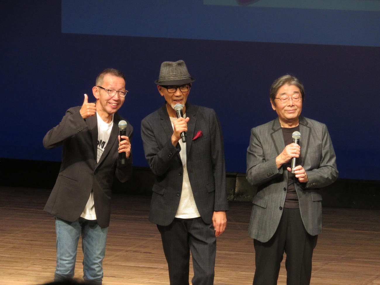 トークライブショー「らじお　de Show」を開いた、左から松本秀夫、上柳昌彦、高嶋ひでたけアナウンサー
