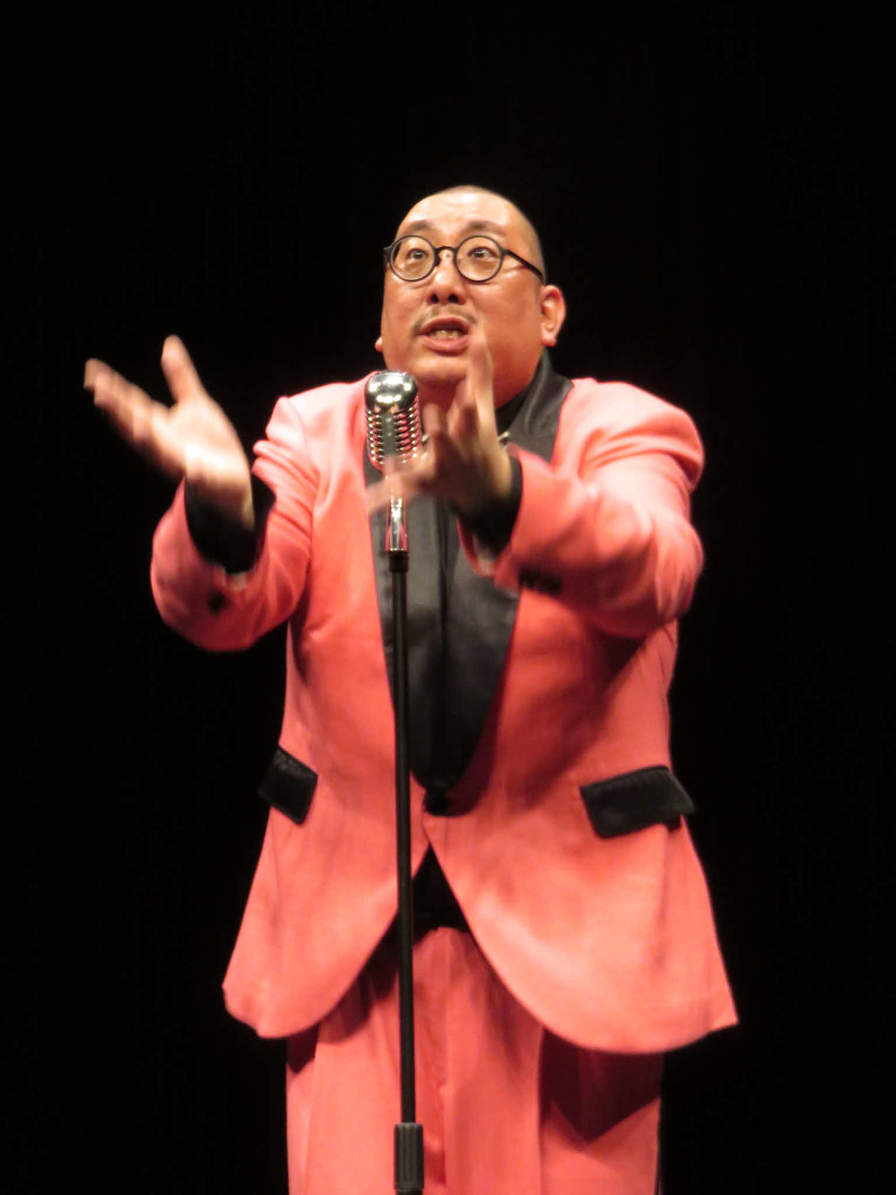 漫談独演会を開催した街裏ぴんく