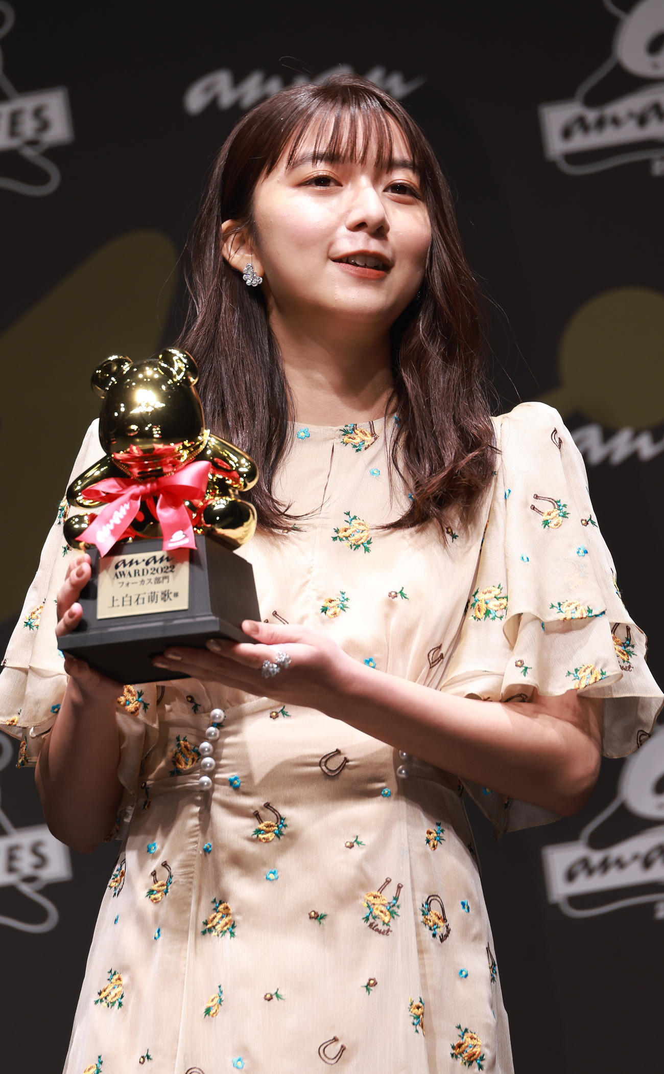 上白石萌音「ちゃんとすてきな大人にならないとな」anan AWARD、萌歌と姉妹での受賞 - 芸能写真ニュース : 日刊スポーツ