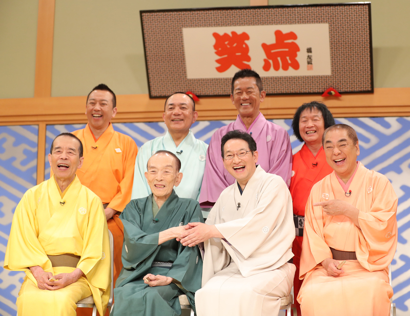 前列左から林家木久扇、桂歌丸さん、新司会者の春風亭昇太、三遊亭好楽、後列左から林家たい平、三遊亭小遊三、三遊亭円楽さん、山田隆夫（2016年5月撮影）