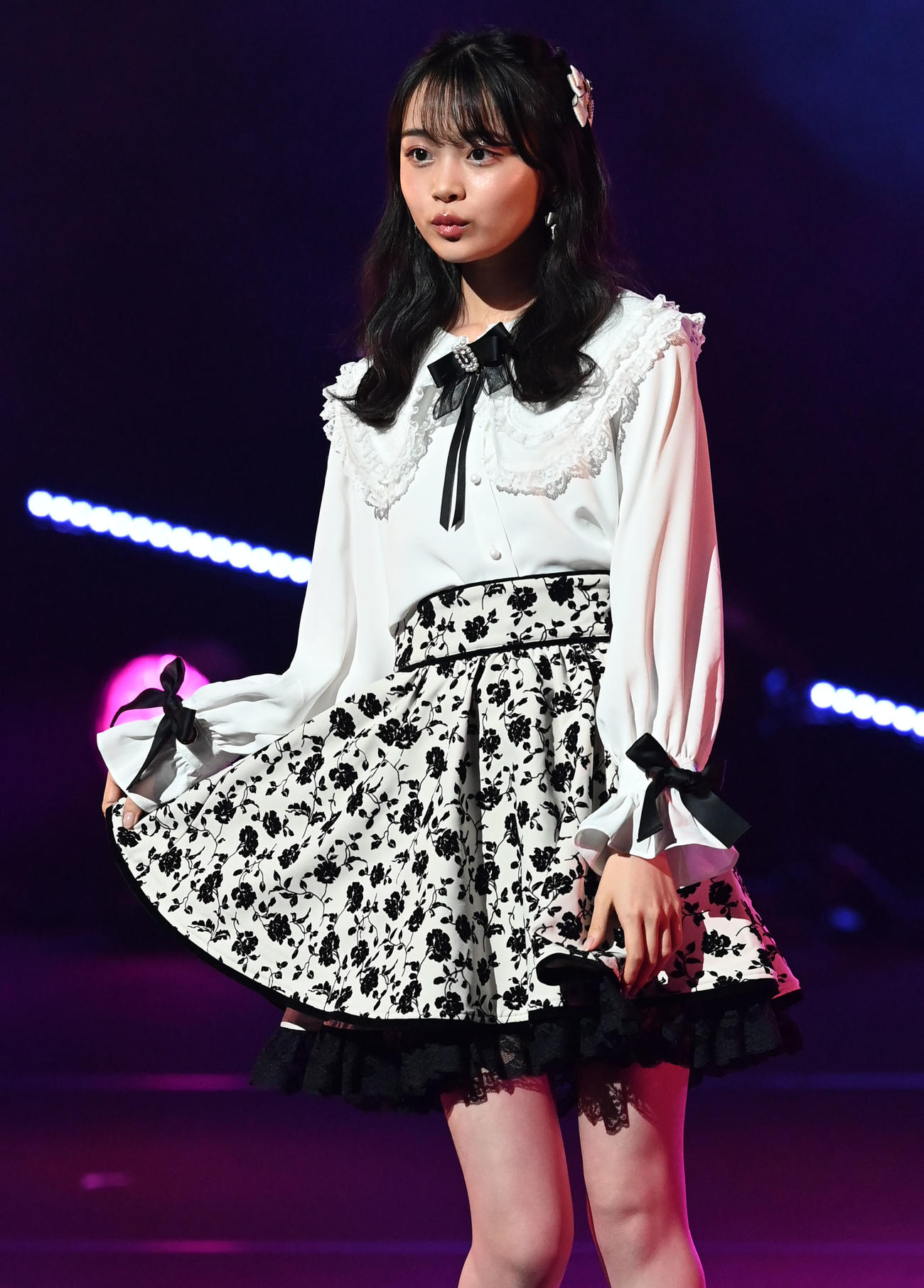 ポーズを決める林芽亜里（撮影・たえ見朱実）