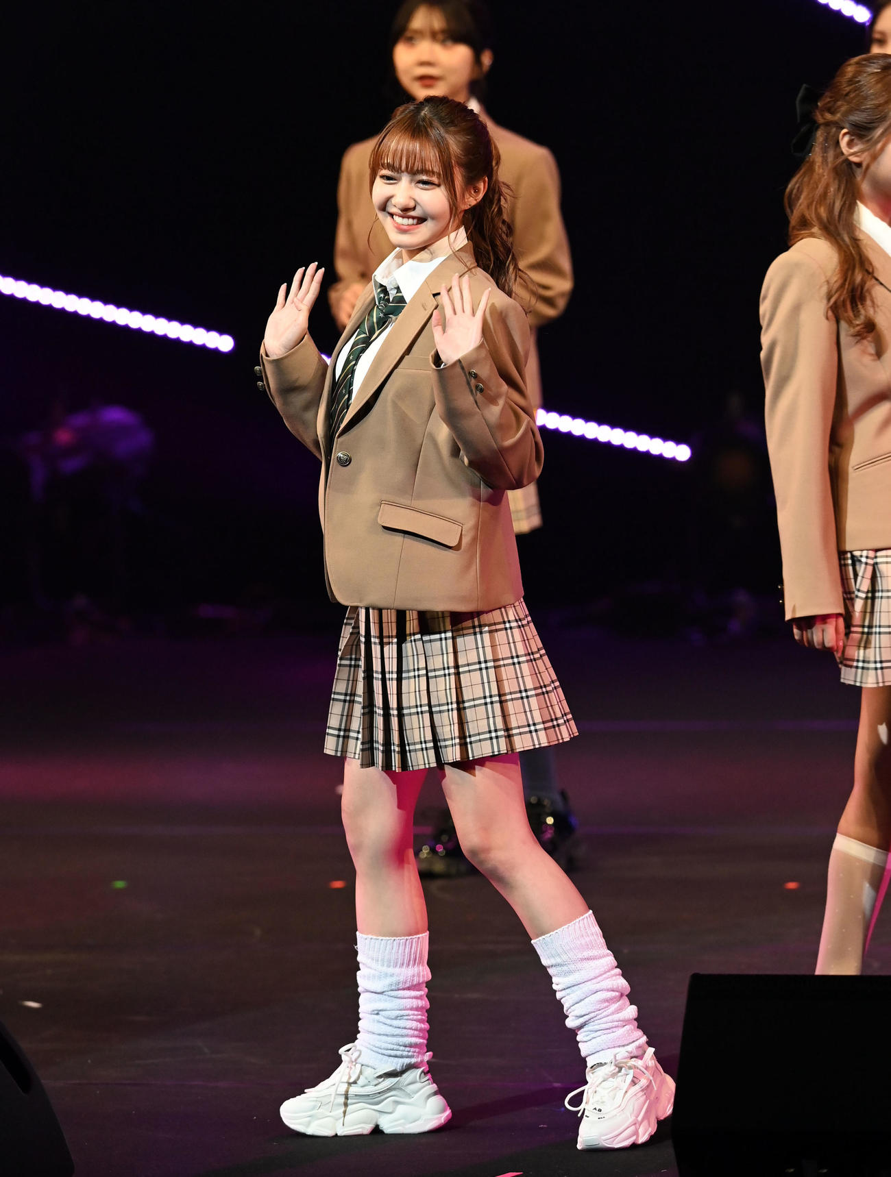 制服姿で登場した高橋かの（撮影・たえ見朱実）
