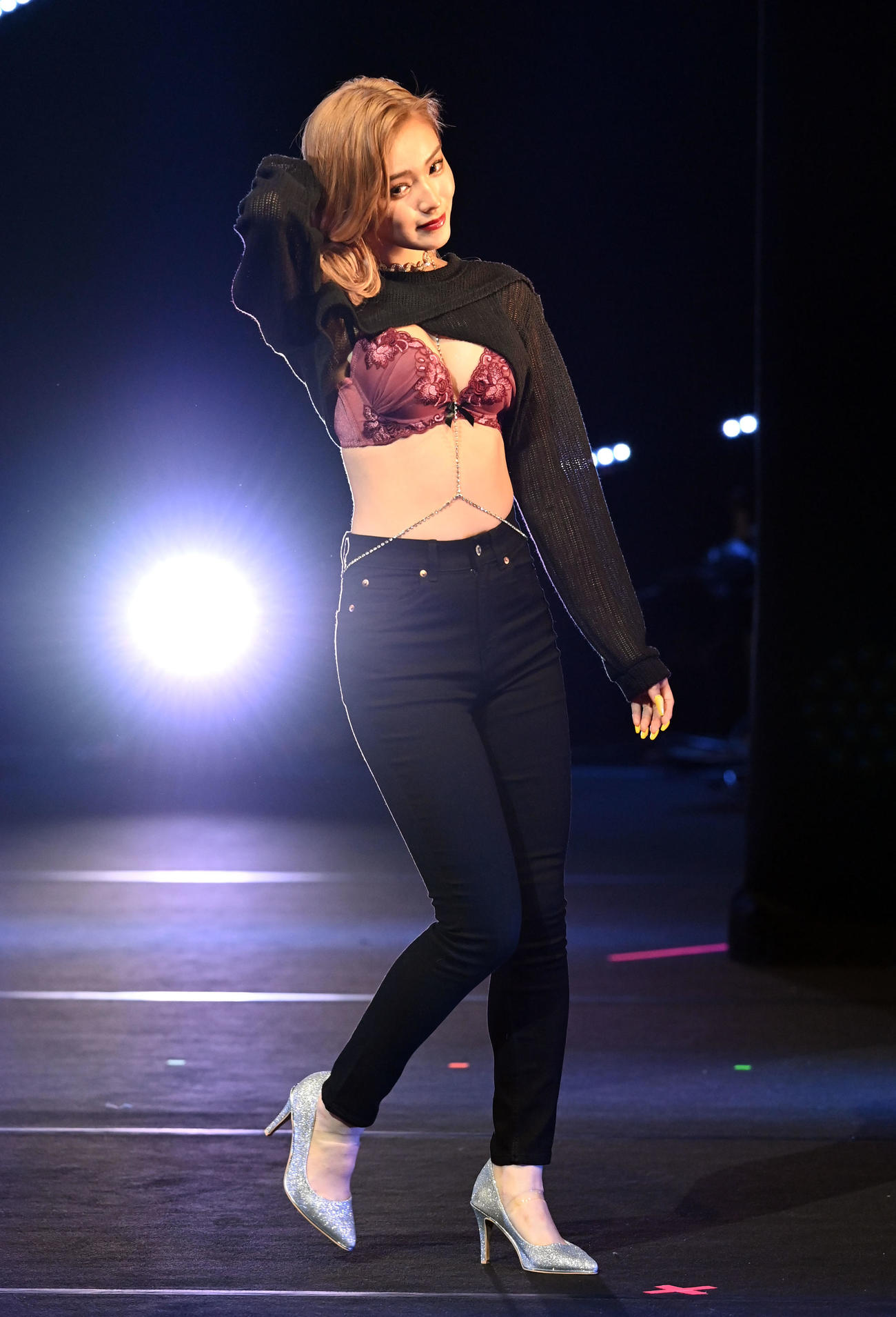 「TGC teen 2022 Tokyo supported Up－T」のファッションショーで笑顔を振りまくせいせい（撮影・たえ見朱実）