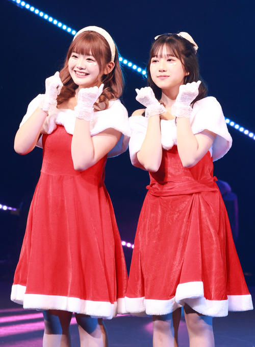 「TGC teen 2022 Tokyo supported by Up－T」に出演した雨宮みるき（左）とるなち（撮影・中島郁夫）