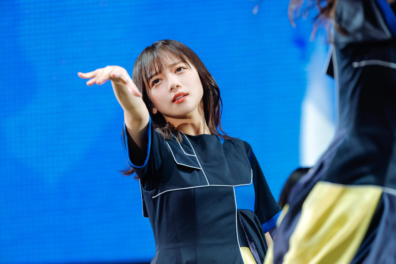 全国ツアーの千秋楽を迎えた日向坂46。センターの齊藤京子（撮影・上山陽介）