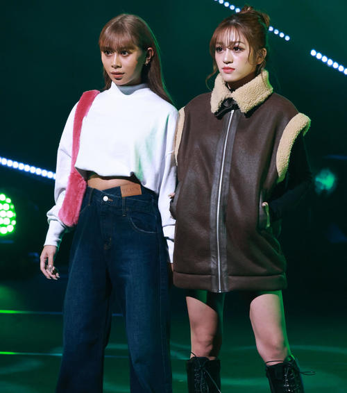 「TGC teen 2022 Tokyo supported by Up－T」に出演した松原愛海（左）と高澤凪（撮影・中島郁夫）