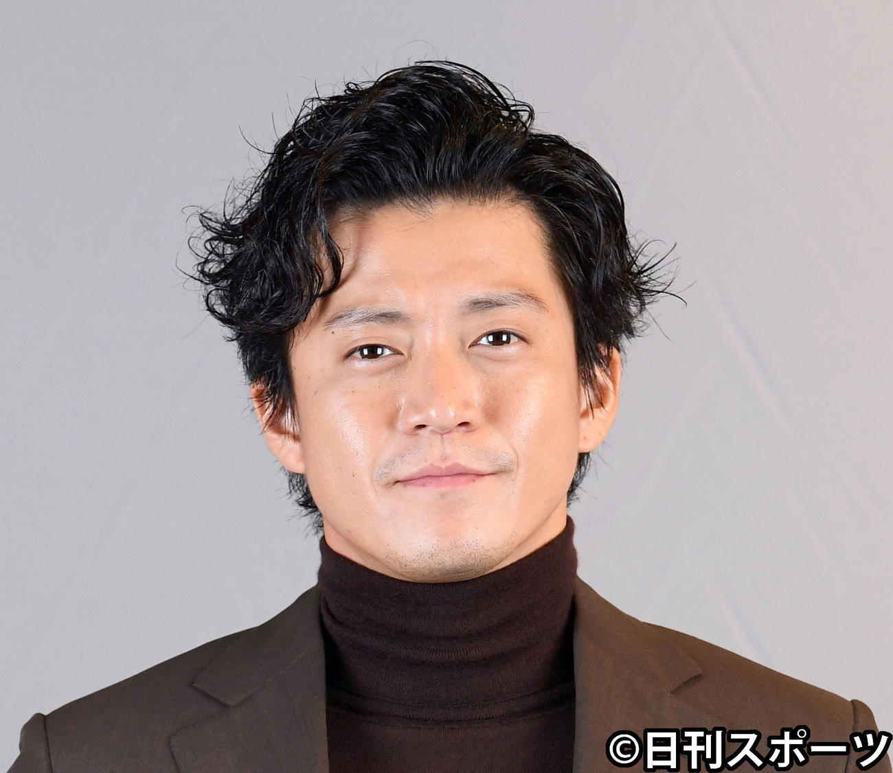 小栗旬（2020年撮影）