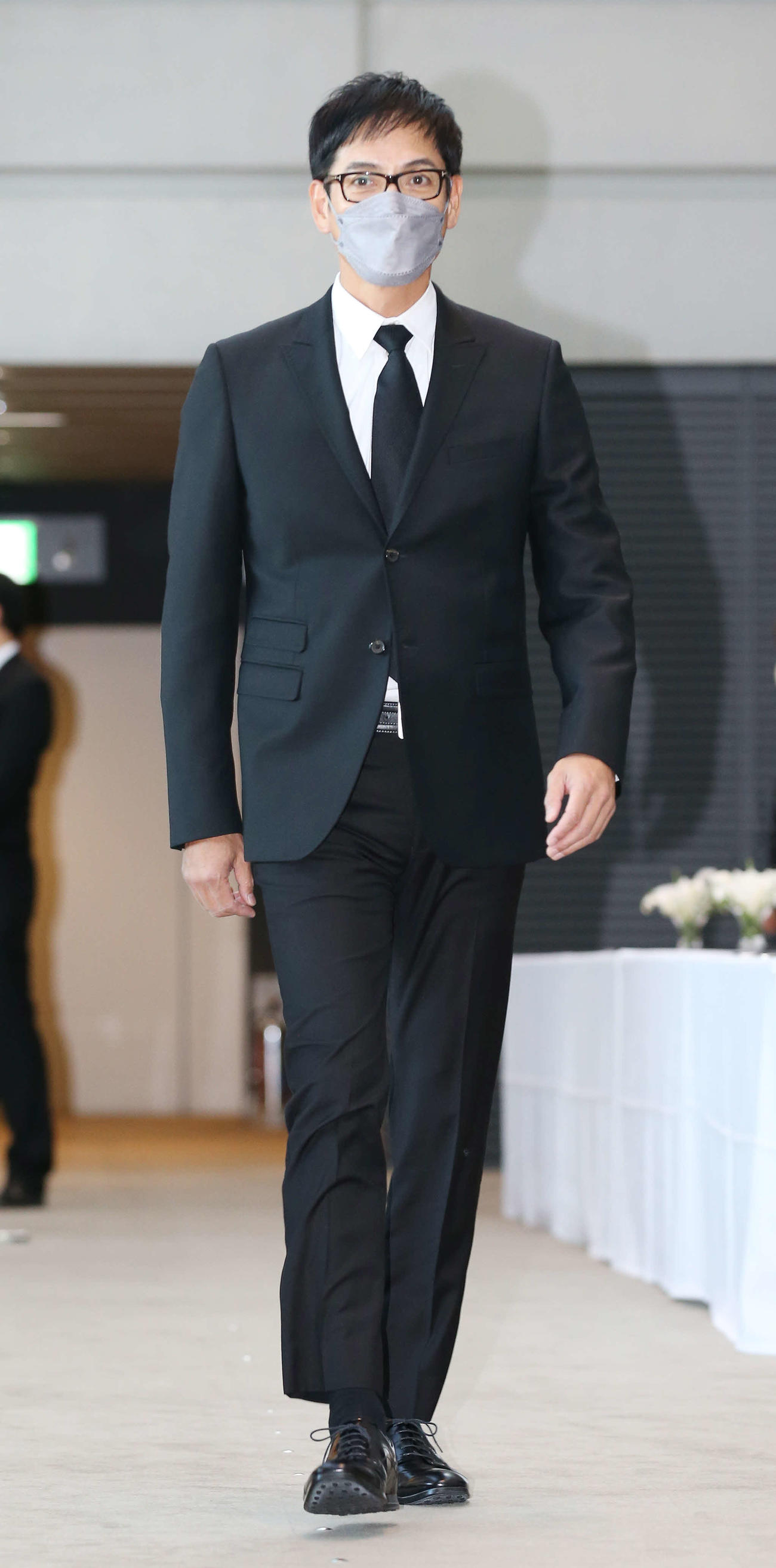 古谷一行さんのお別れの会に参列する沢村一樹（撮影・宮地輝）