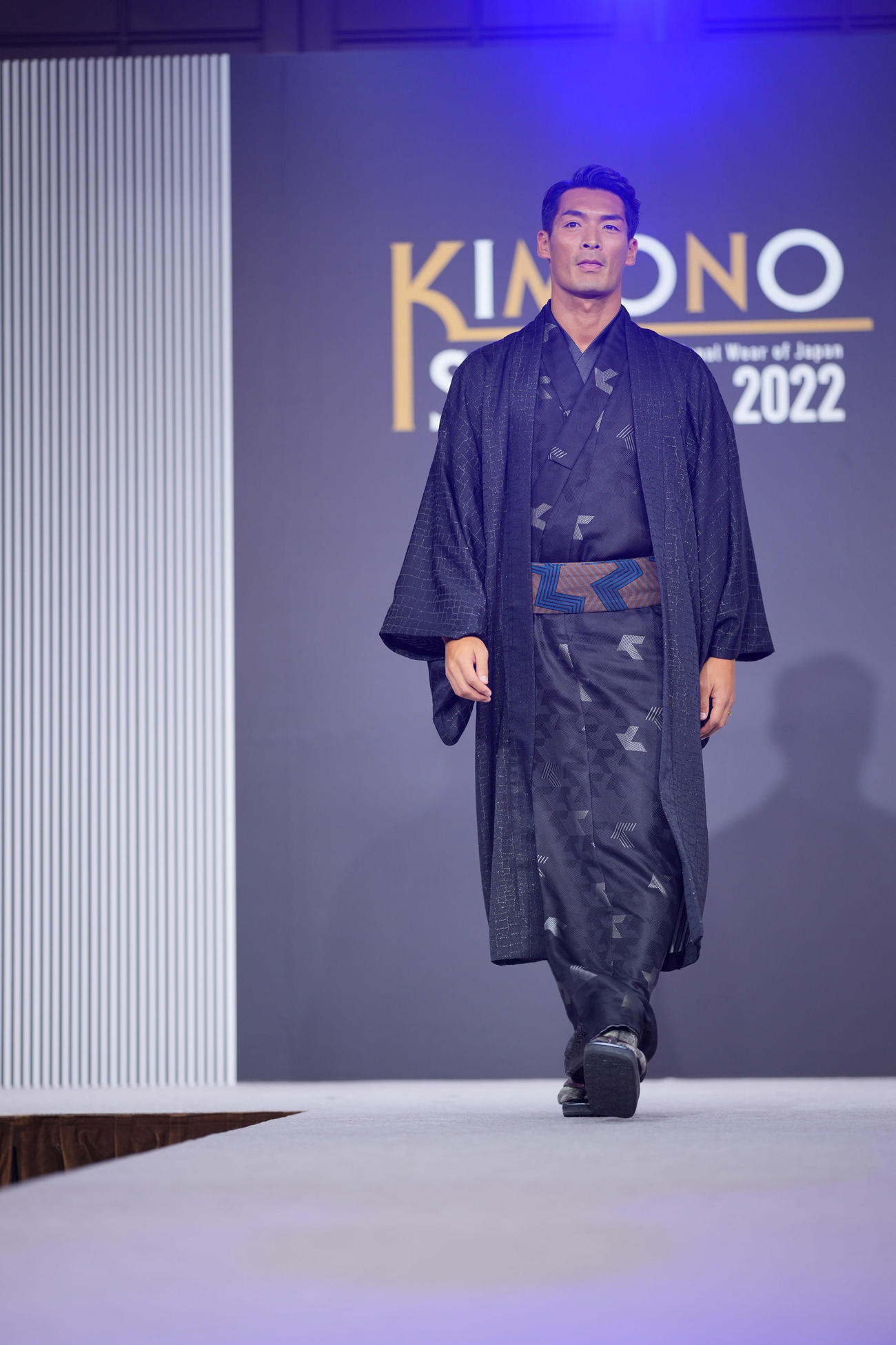 第2回KIMONOIST（キモノイスト）授賞式のランウエーを歩く槙野智章（撮影・垰建太）