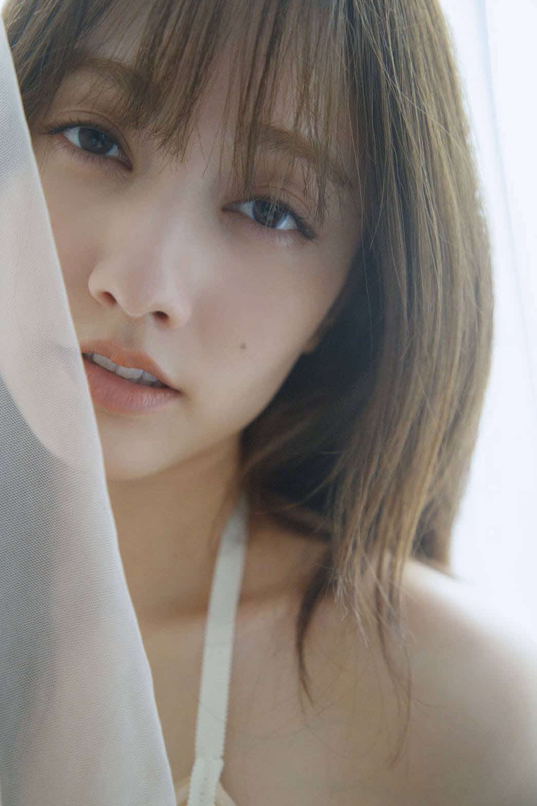 先行公開された、写真集「sweet特別編集　谷まりあ写真集　You and Me」の掲載カット