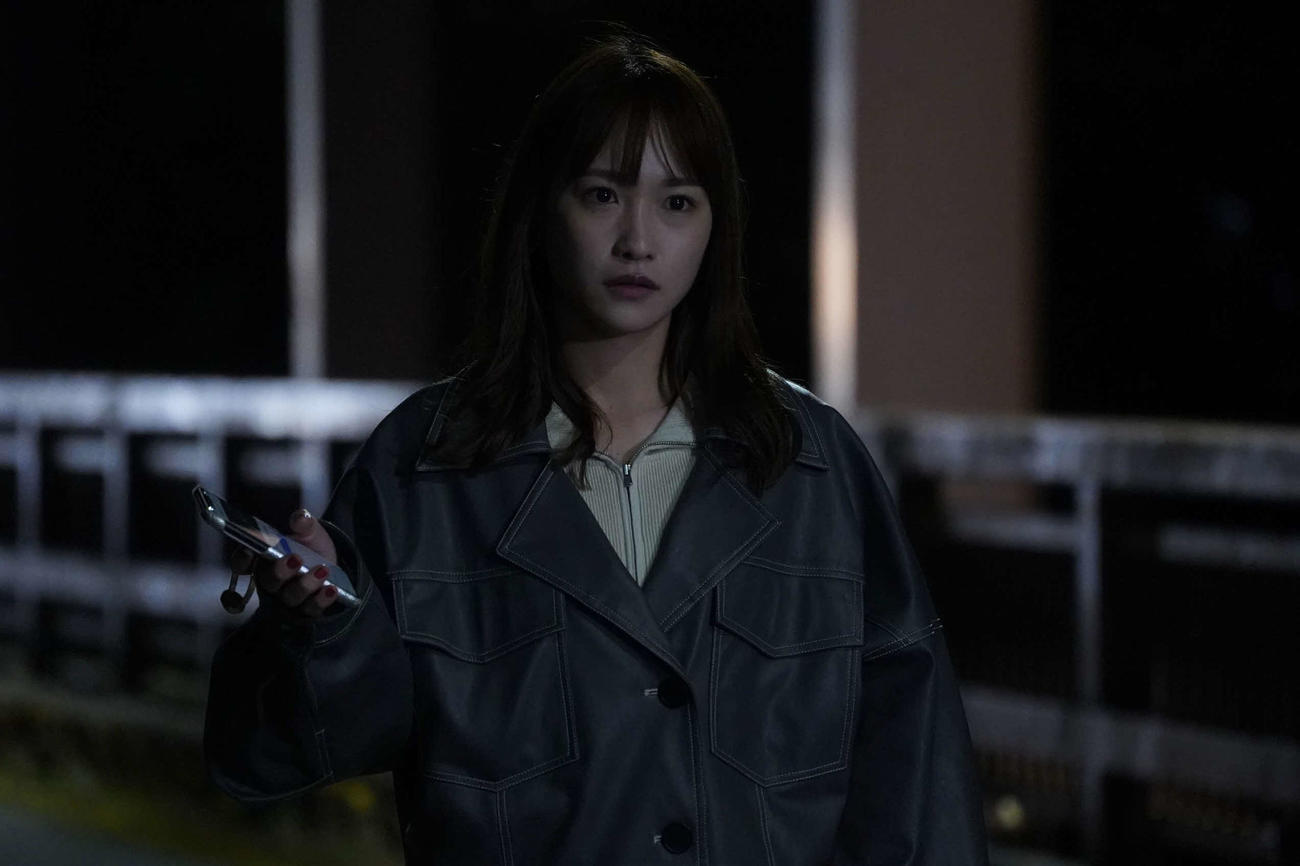 フジテレビ「親愛なる僕へ殺意を込めて」に出演する川栄李奈（C）フジテレビ