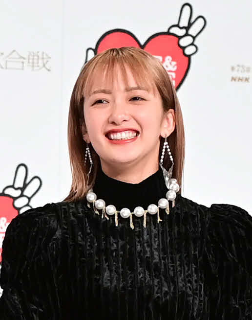 第73回NHK紅白歌合戦初出場が決まり会見に臨む緑黄色社会の、左からpeppe、小林壱誓、長屋晴子、穴見真吾＝2022年11月16日　