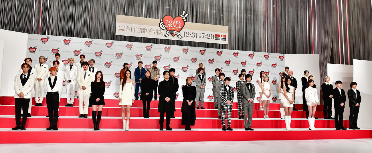 第73回NHK紅白歌合戦出場発表会見に臨む初出場の歌手たち（撮影・小沢裕）