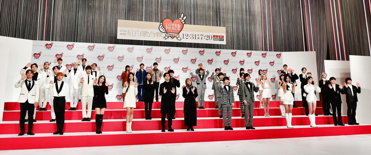 第73回NHK紅白歌合戦出場発表会見に臨む初出場の歌手たち（撮影・小沢裕）
