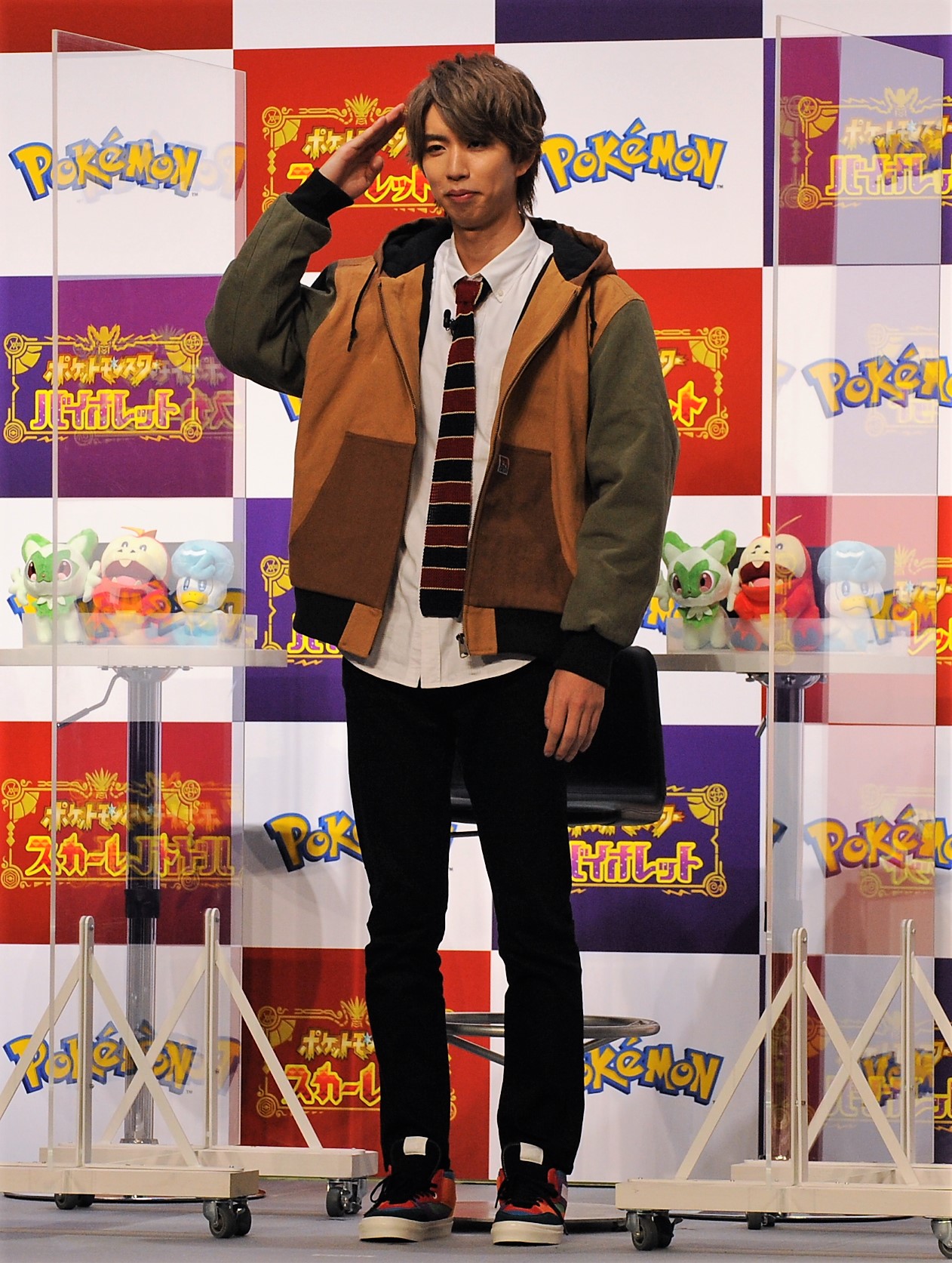 ポケモンイベントに出席し、ポーズを決めるはじめしゃちょー（撮影・高橋洋平）