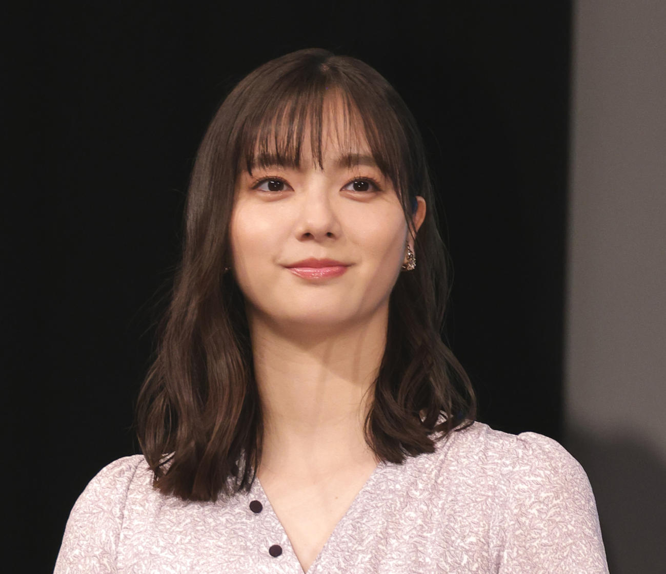 新川優愛（2022年6月撮影）