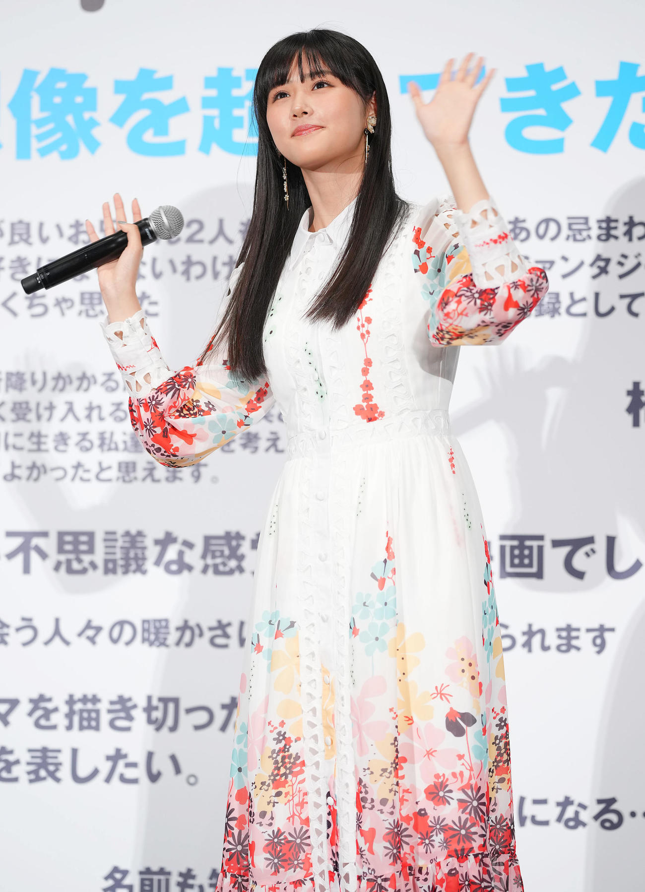 映画「すずめの戸締まり」大ヒット舞台あいさつで笑顔を見せる原菜乃華（撮影・垰建太）