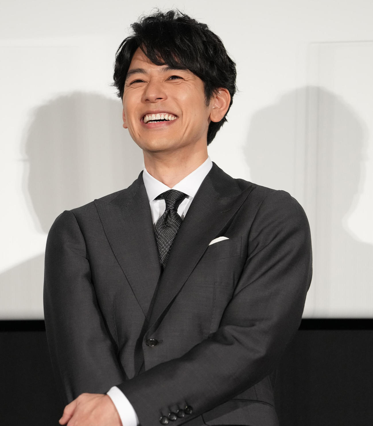 映画「ある男」公開初日舞台あいさつで笑顔の妻夫木聡（撮影・鈴木みどり）