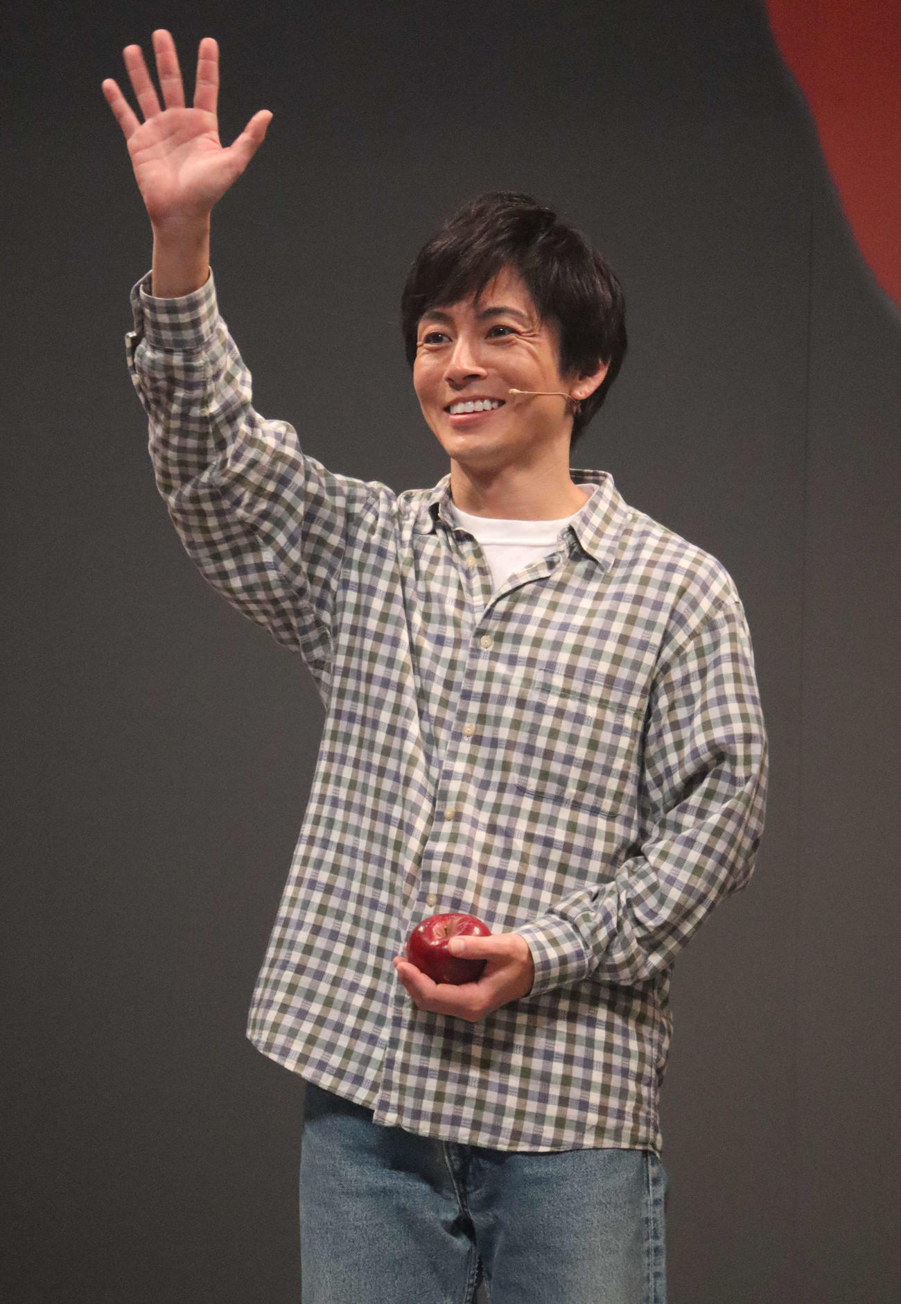 ミュージカル「りんご」の公開通し稽古を行った屋良朝幸