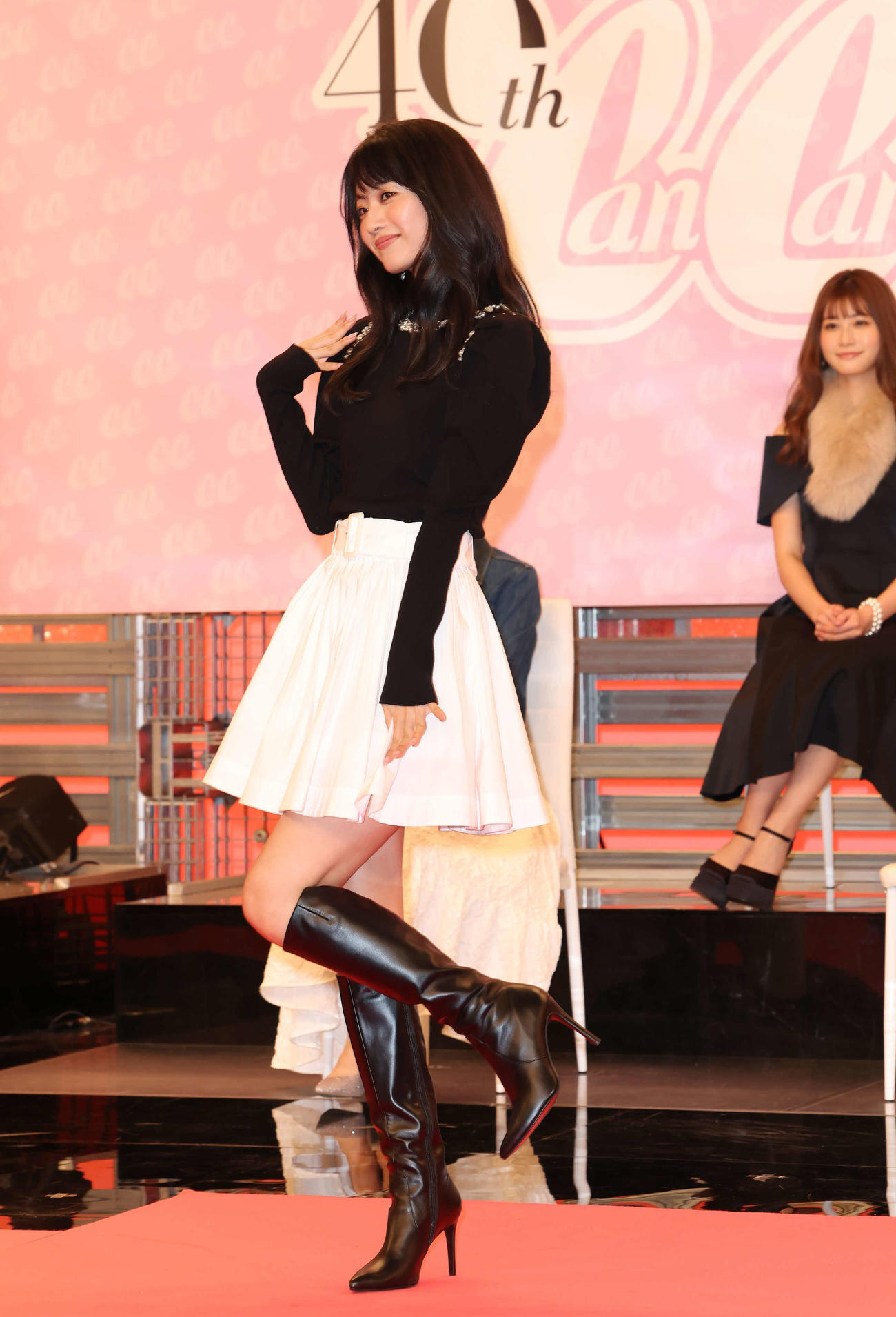 CanCam創刊40周年イベントでポーズを決める小室安未（撮影・丹羽敏通）