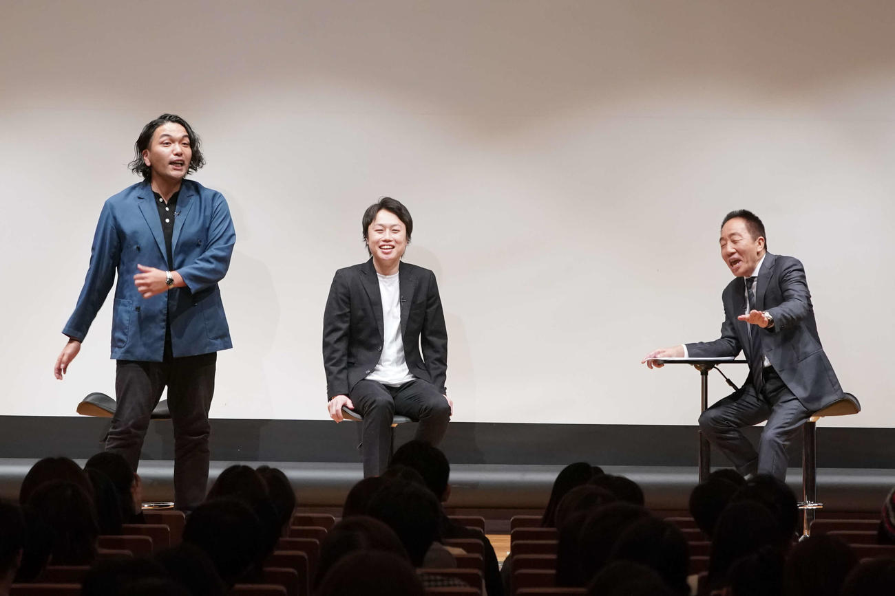 東京国立博物館の展示「150年後の国宝展」特別企画「漫才のDENDO」に出席した、左から見取り図の盛山晋太郎とリリー、中田カウス