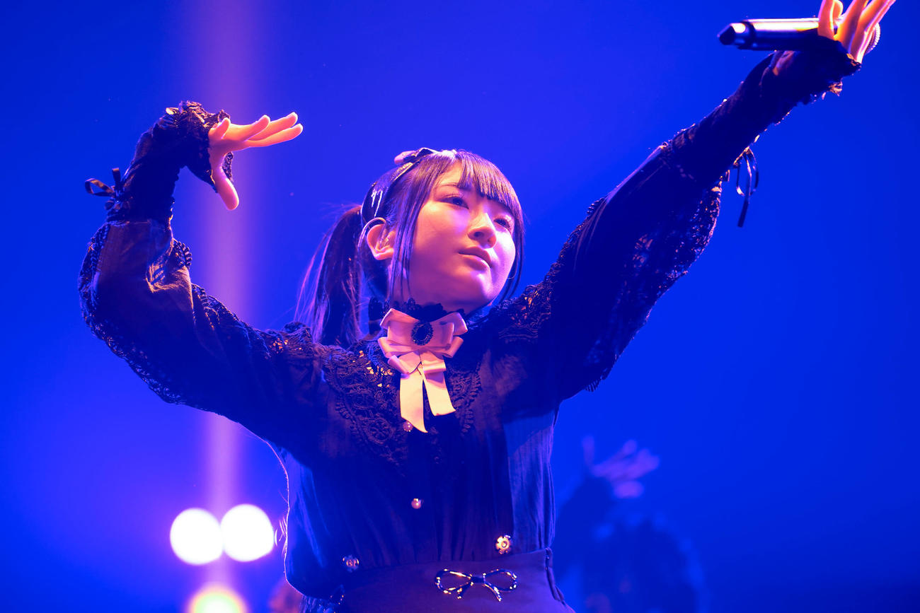 全国ツアー広島公演で初センター曲「桃色デイブレイク」を初披露した≠ME櫻井もも（C）YOANI／KING RECORDS