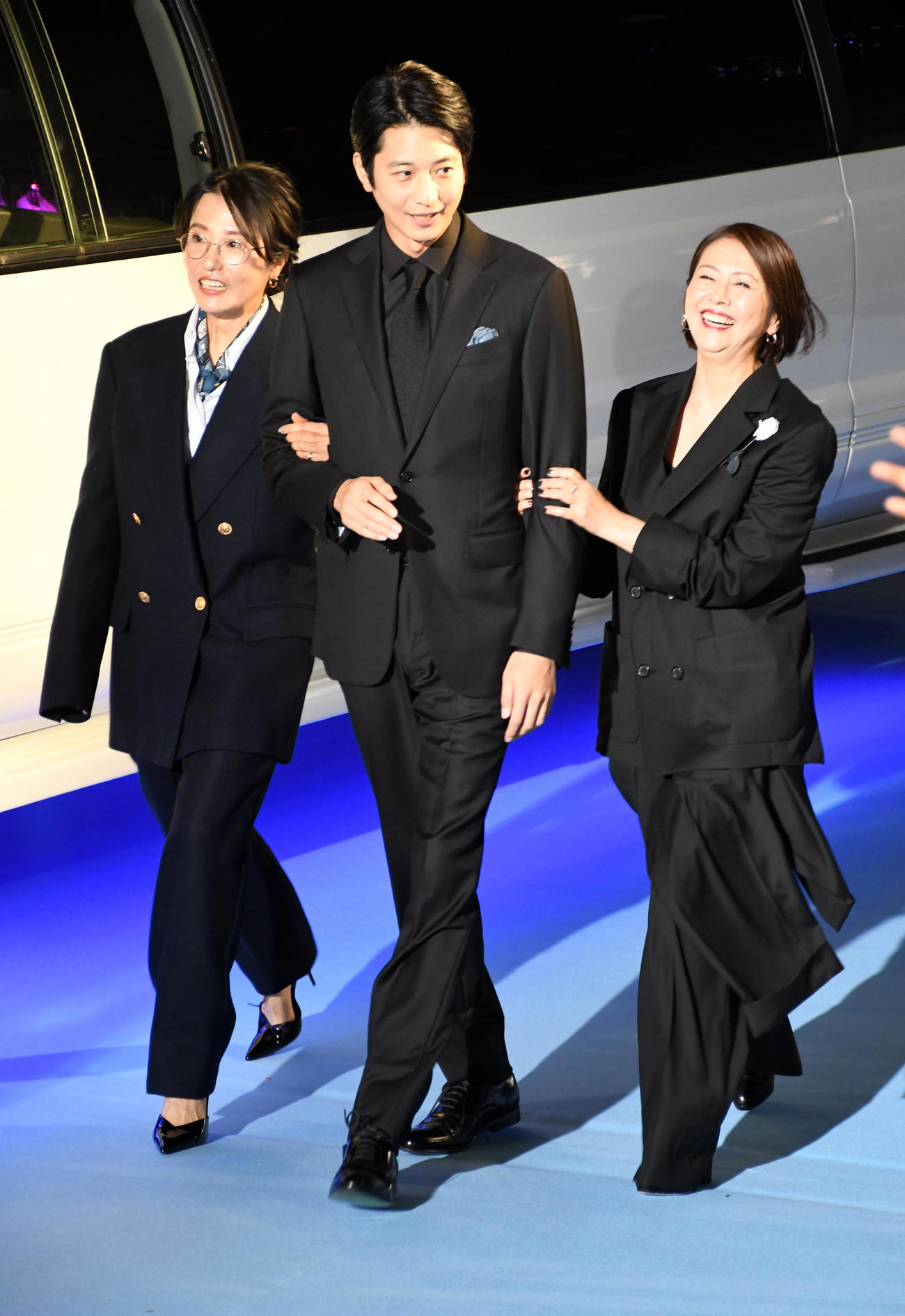 Netflixシリーズ「First Love　初恋」プレミアイベントに出席した、左から寒竹ゆり監督、向井理、小泉今日子（撮影・大友陽平）