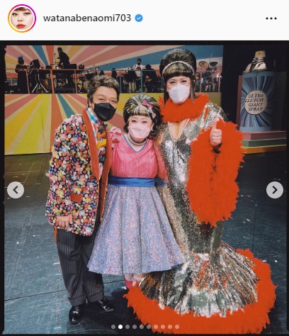 主演ミュージカル「ヘアスプレー」の共演者と写真に納まる渡辺直美（中央）（渡辺直美のインスタグラムより）
