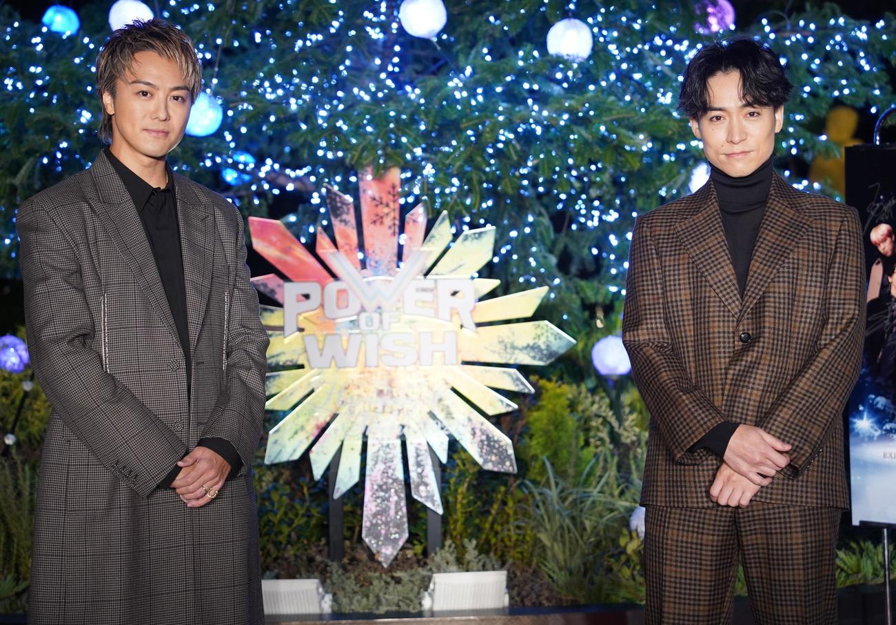 クリスマスツリー点灯式に出席した、EXILEのTAKAHIRO（左）とTETSUYA（撮影・佐藤勝亮）