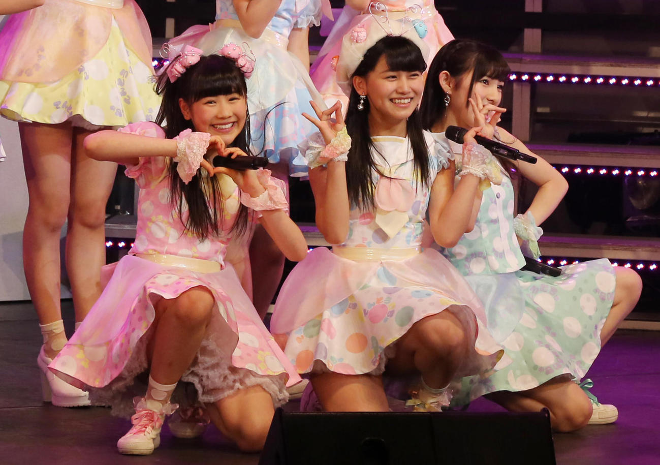 てんとうむChu！時代の左から西野未姫、小嶋真子、岡田奈々（2015年1月撮影）