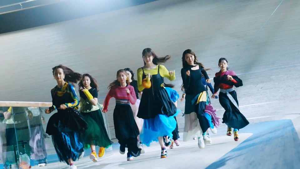 乃木坂46の新曲「ここにはないもの」収録のアンダー楽曲「悪い成分」MVのワンシーン
