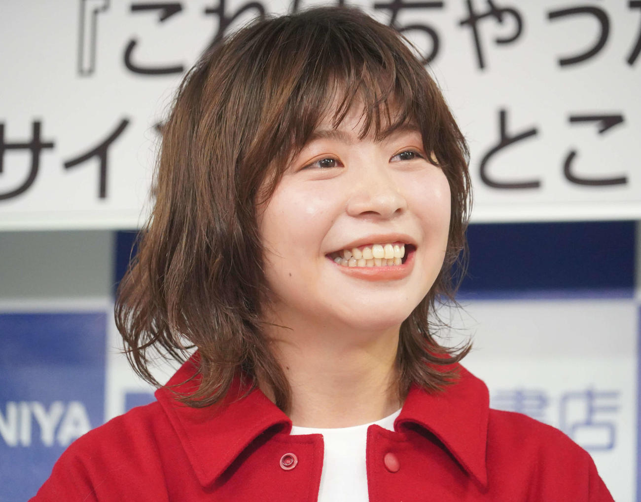 初の小説集「これはちゃうか」の発売記念イベントを行ったお笑いコンビ、Aマッソ加納（撮影・佐藤成）