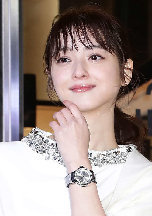 AKB48岡田奈々「幻滅させてしまいごめんなさい」謝罪し卒業発表／23日