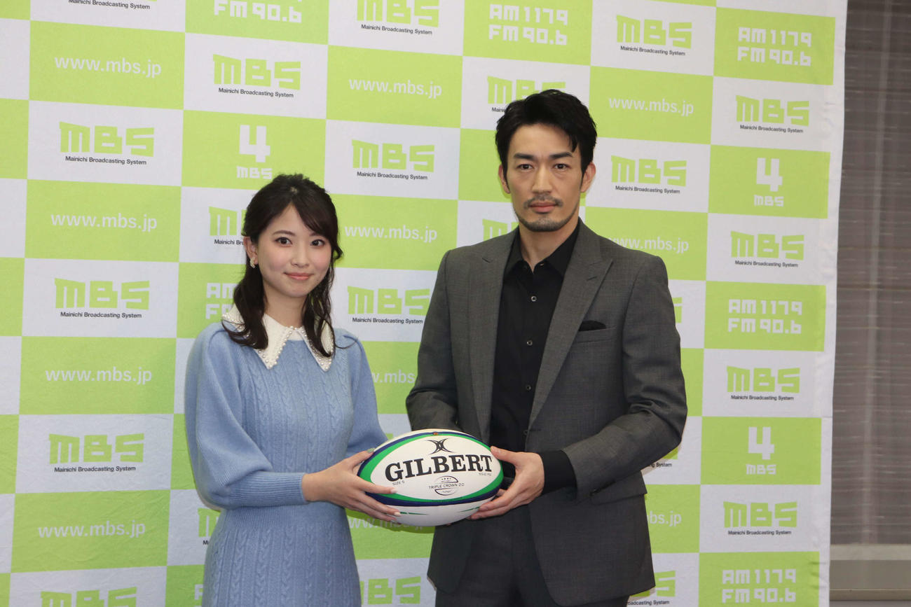 「KOBELCOスポーツスペシャル　ノーサイド劇場～高校ラグビー青春ノンフィクション～」の記者会見に出席した、大谷亮平（右）と木下彩音