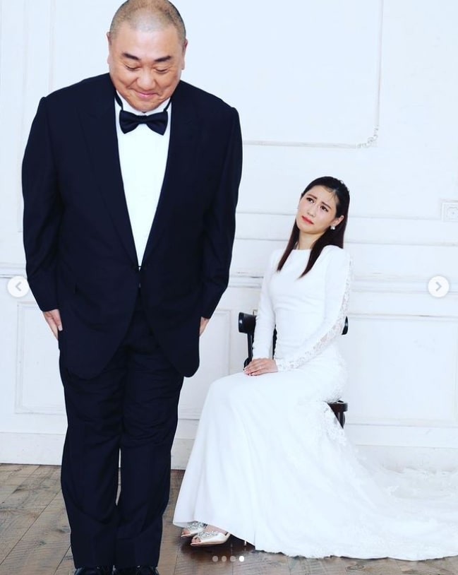 結婚発表から一夜明け、新たなツーショット写真を投稿した山本圭壱と西野未姫（山本圭壱インスタグラムから）