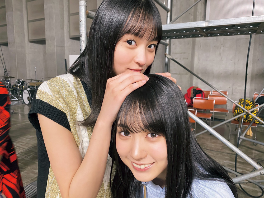 乃木坂46のメンバー同士が撮影したオフショット写真集「乃木撮　VOL．03」の先行カット。遠藤さくら（左）と賀喜遥香
