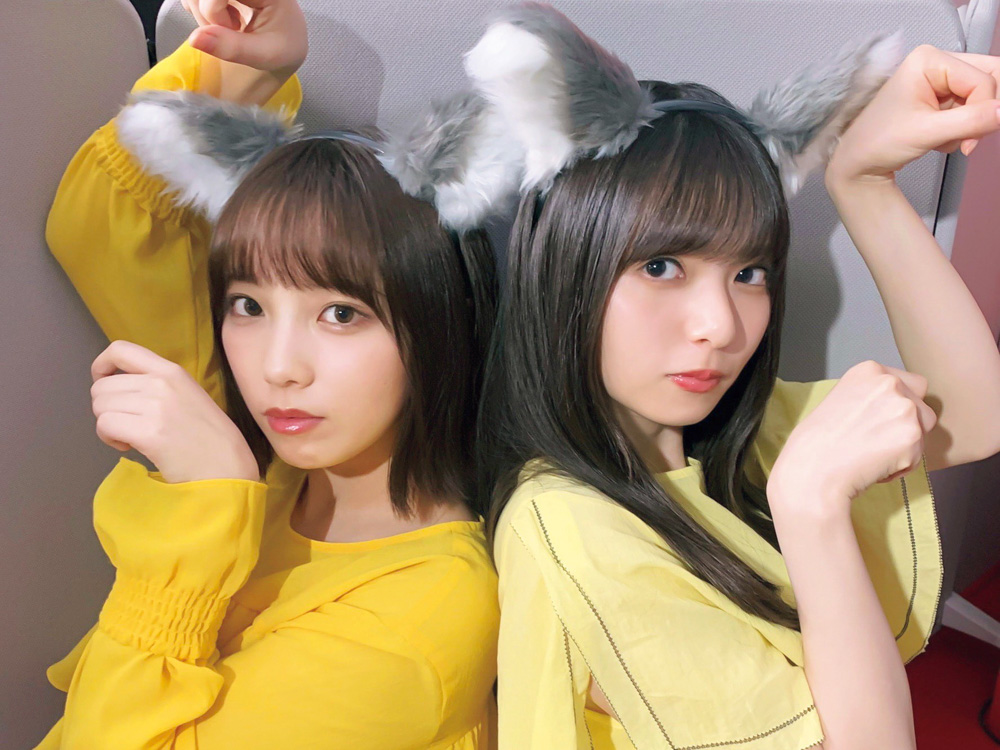 乃木坂46のメンバー同士が撮影したオフショット写真集「乃木撮　VOL．03」の先行カット。与田祐希（左）と齋藤飛鳥