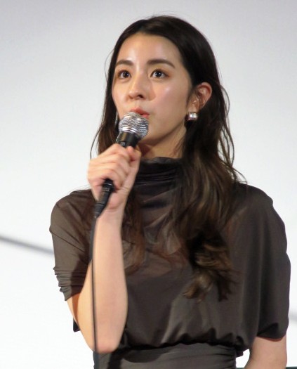 映画「散歩時間～その日を待ちながら」の完成披露舞台あいさつを行った柳ゆり菜