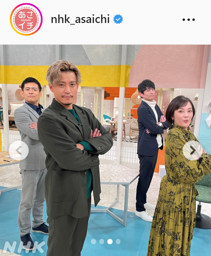 腕組みポーズで写真に納まる小栗旬ら（NHK「あさイチ」のインスタグラムより）