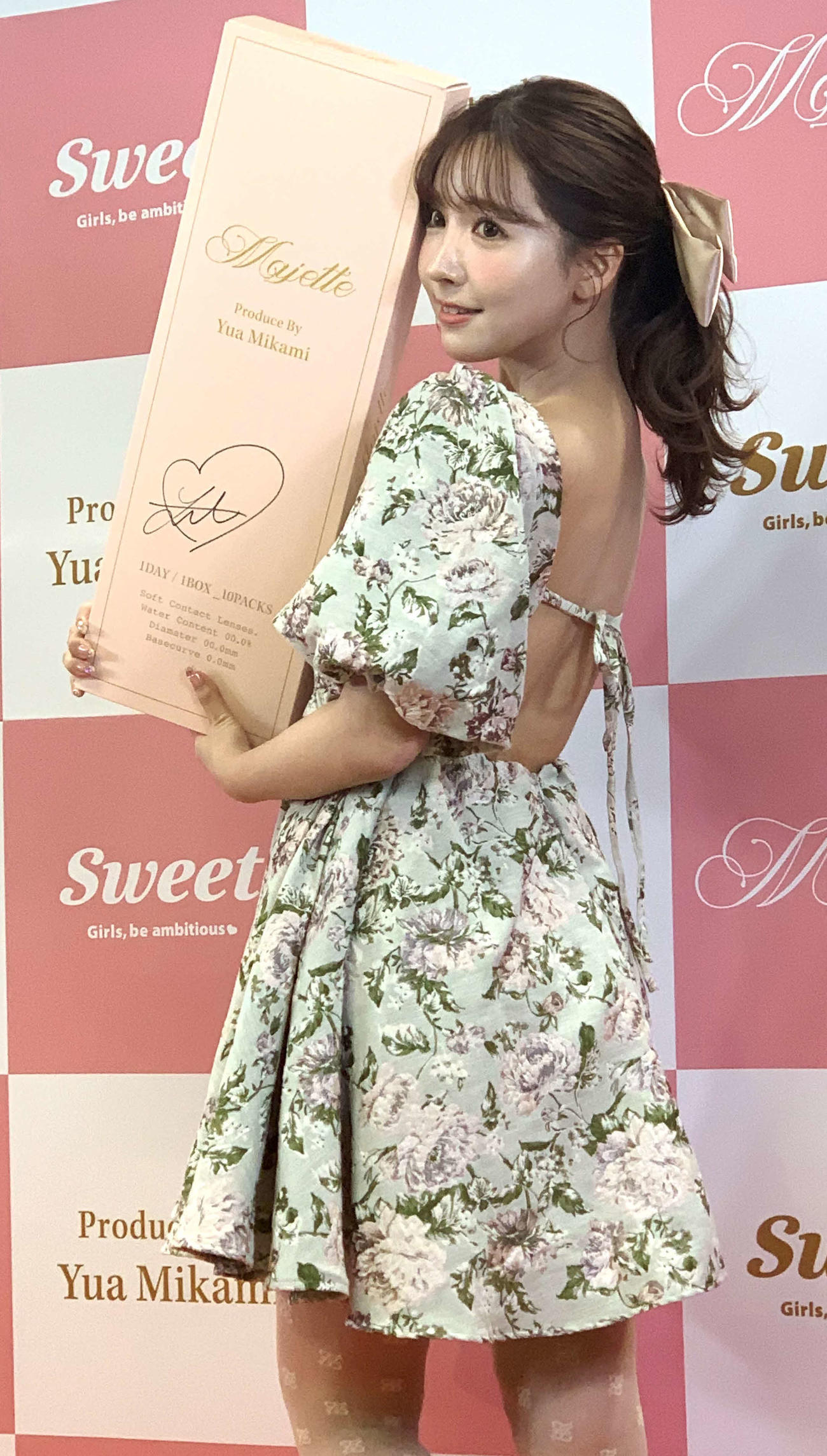 初プロデュースのカラーコンタクトレンズ「Majette」発売記念イベントに出席した三上悠亜（撮影・松尾幸之介）