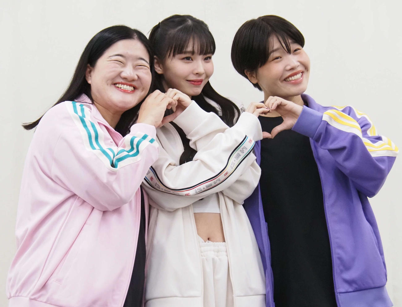 新曲発表イベントを行ったKawaguchi Yurina×ガンバレルーヤ。左からよしこ、川口ゆりな、まひる（撮影・遠藤尚子）