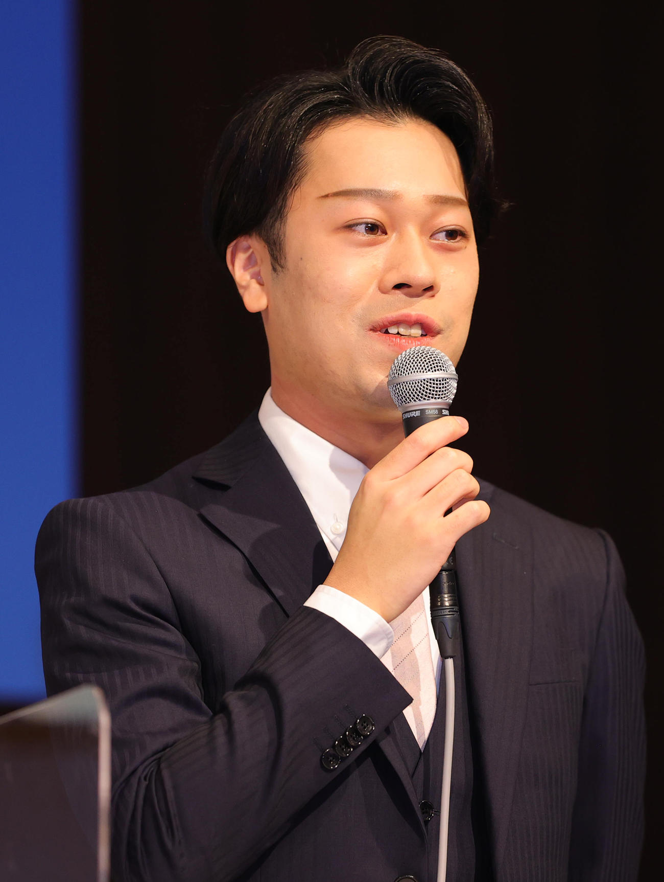 新作歌舞伎「ファイナルファンタジーX」制作発表会であいさつする上村吉太朗（撮影・野上伸悟）
